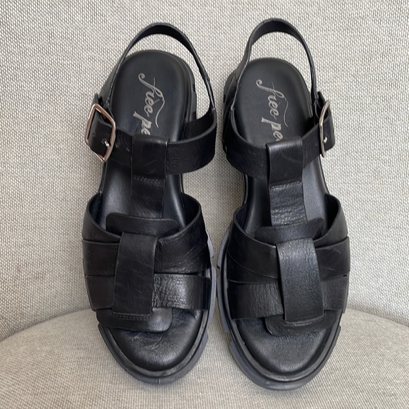 Super Cute 💕 Free People Brooks black fisherman sandals!! - Picture 11 of 14